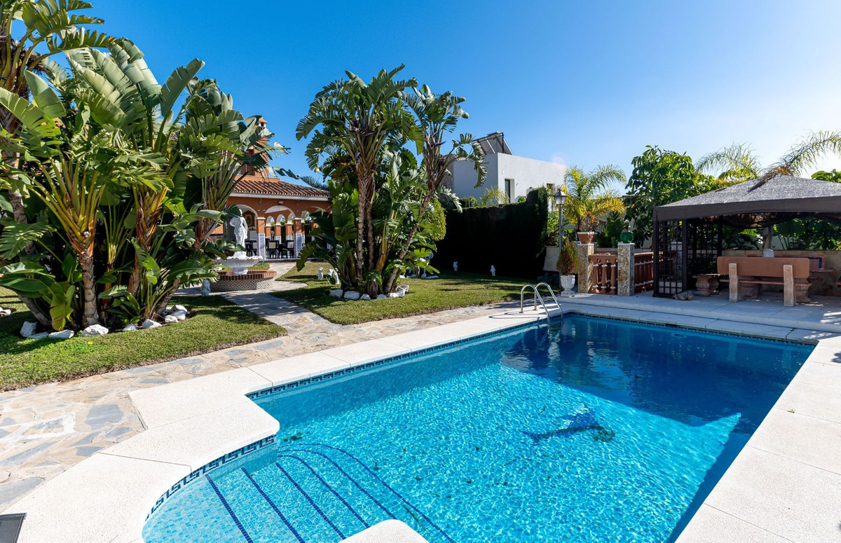 Se vende Villa - Chalet de 4 dormitorios en Costa Del Sol, Málaga, España