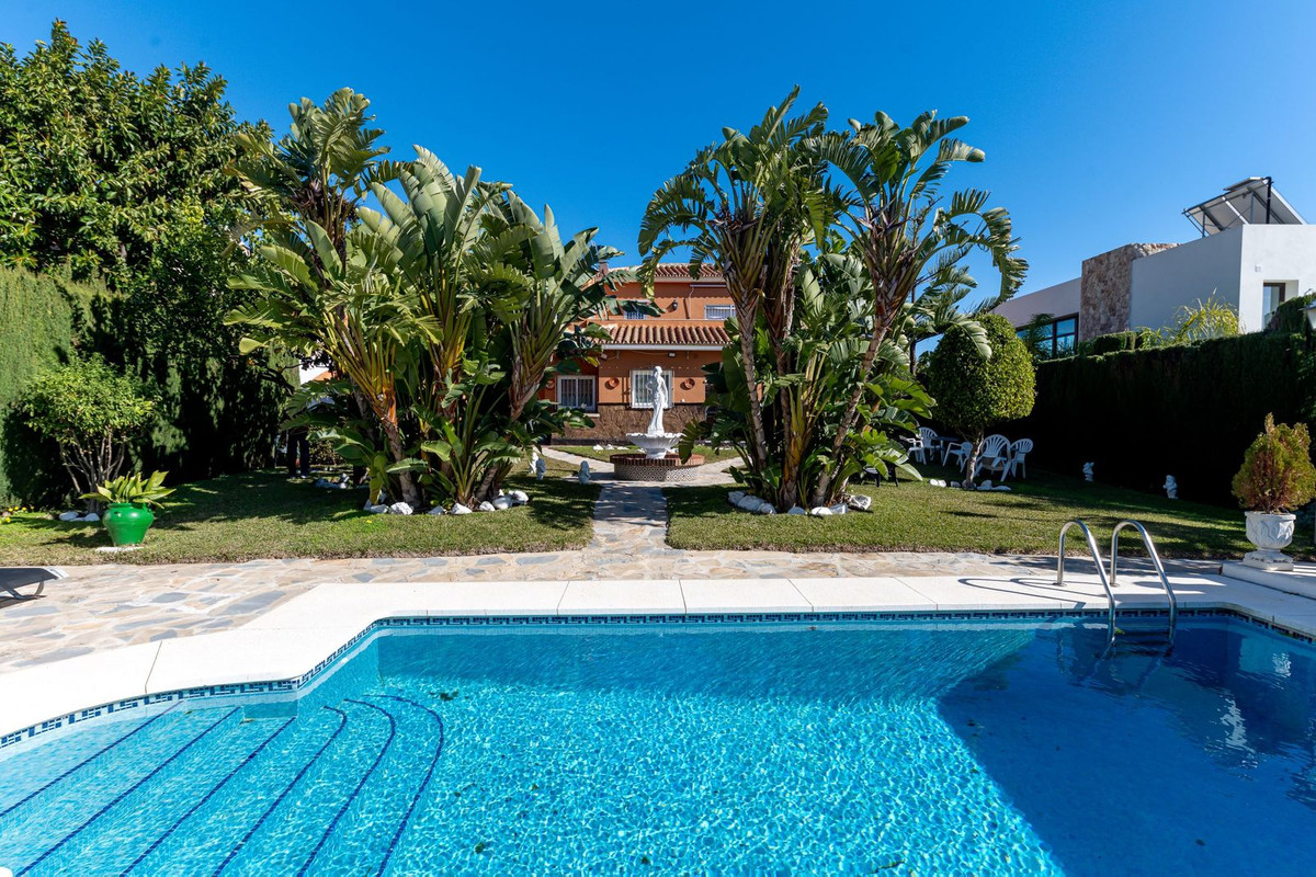 Se vende Villa - Chalet de 4 dormitorios en Costa Del Sol, Málaga, España