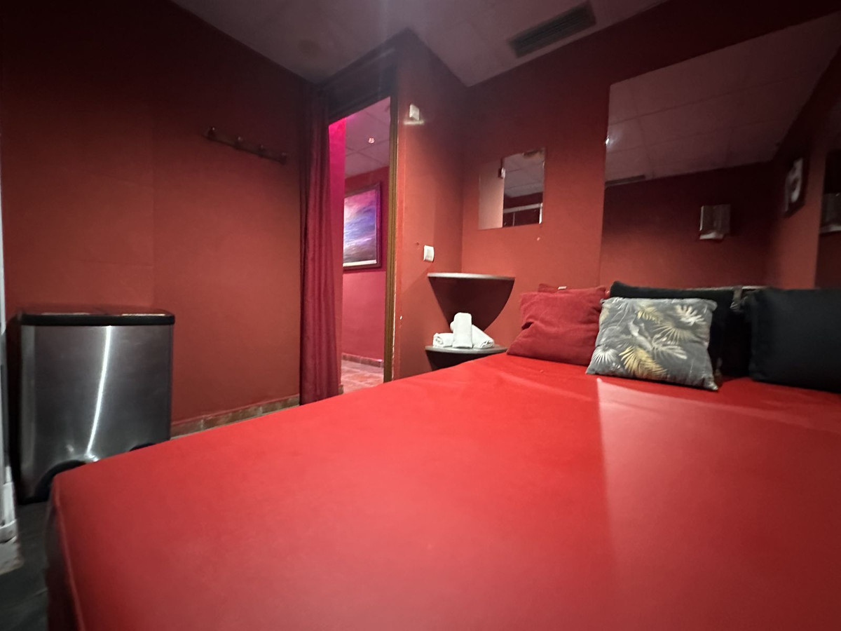 Commercial unit for sale in Marbella Costa Del Sol, Málaga, Spain