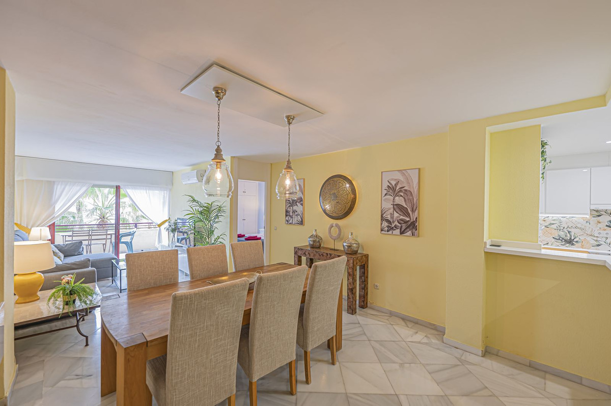 Se vende Apartamento Planta Media de 2 dormitorios en Costa Del Sol, Málaga, España