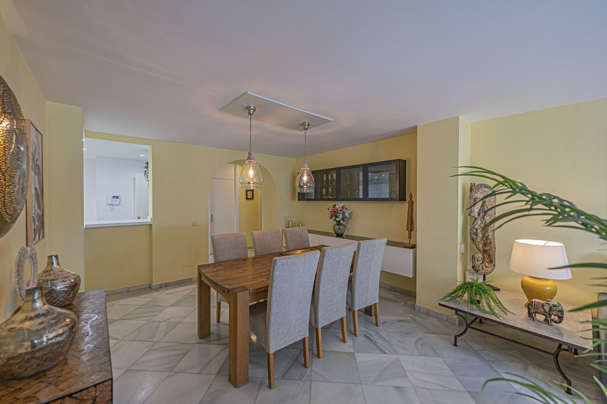Se vende Apartamento Planta Media de 2 dormitorios en Costa Del Sol, Málaga, España