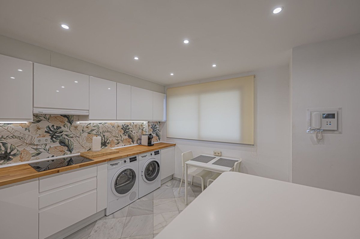 Se vende Apartamento Planta Media de 2 dormitorios en Costa Del Sol, Málaga, España