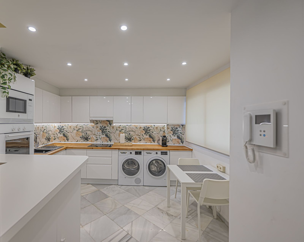 Se vende Apartamento Planta Media de 2 dormitorios en Costa Del Sol, Málaga, España