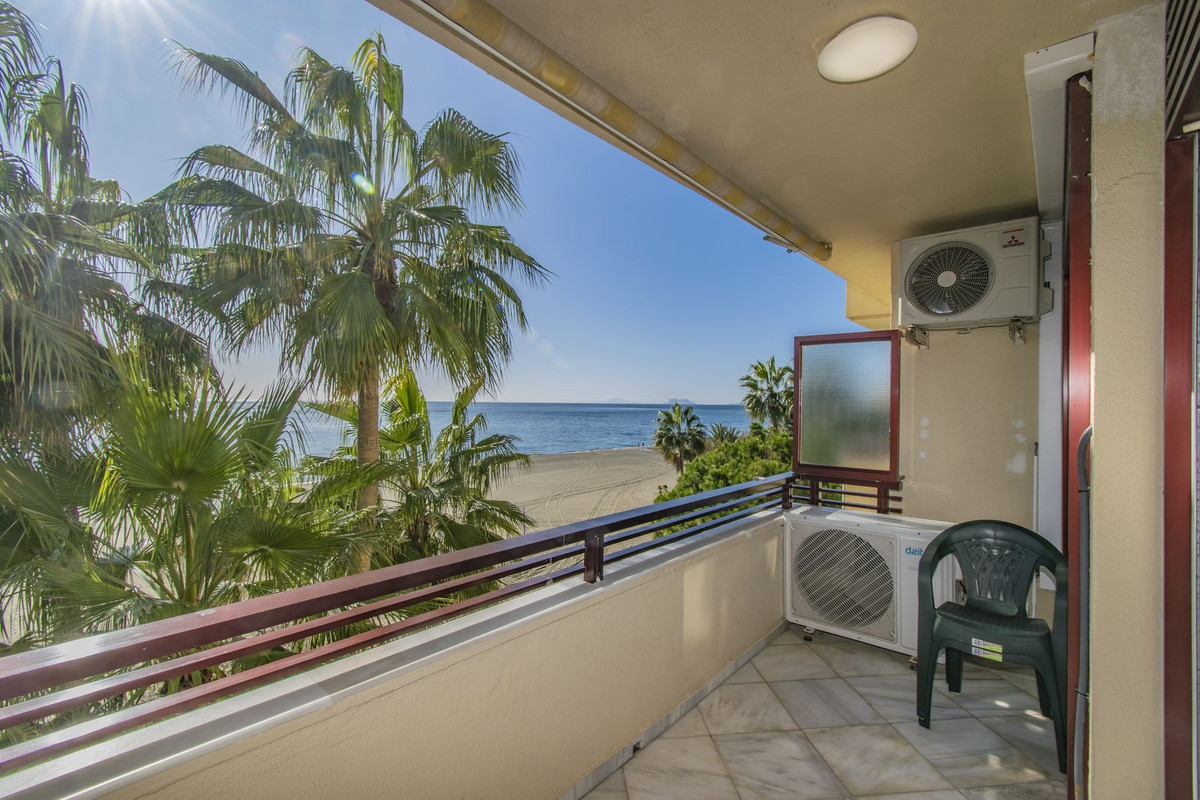Se vende Apartamento Planta Media de 2 dormitorios en Costa Del Sol, Málaga, España
