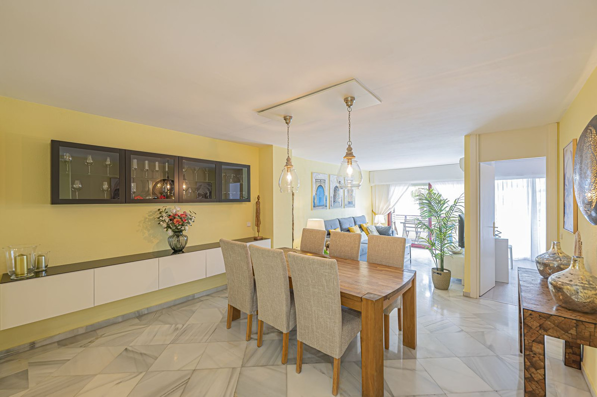 Se vende Apartamento Planta Media de 2 dormitorios en Costa Del Sol, Málaga, España