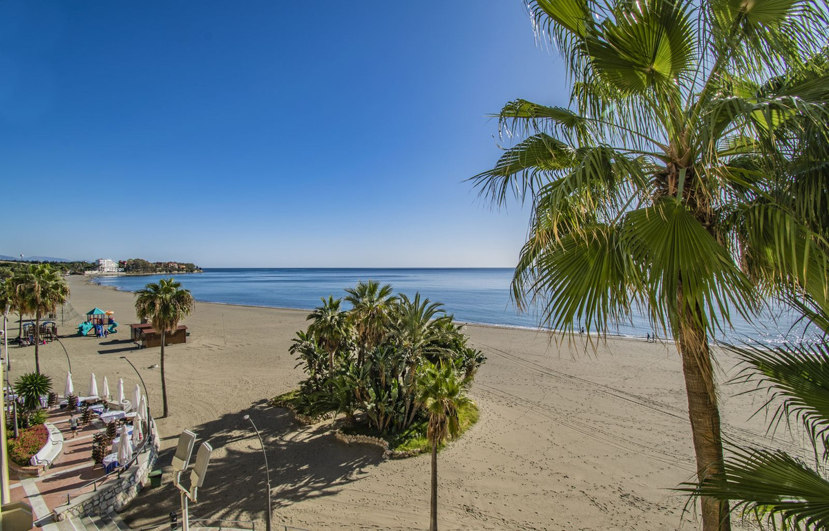 Se vende Apartamento Planta Media de 2 dormitorios en Costa Del Sol, Málaga, España