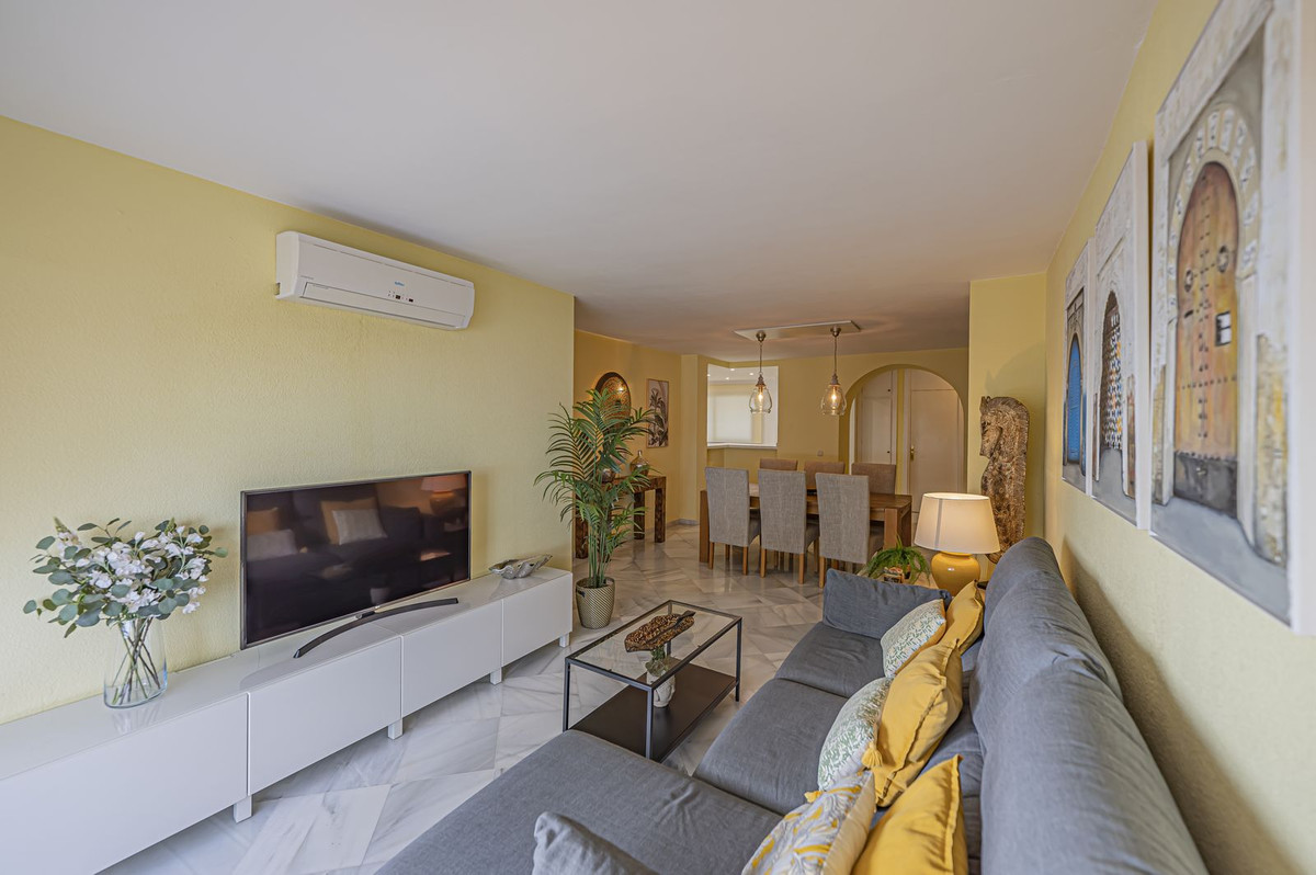 Se vende Apartamento Planta Media de 2 dormitorios en Costa Del Sol, Málaga, España
