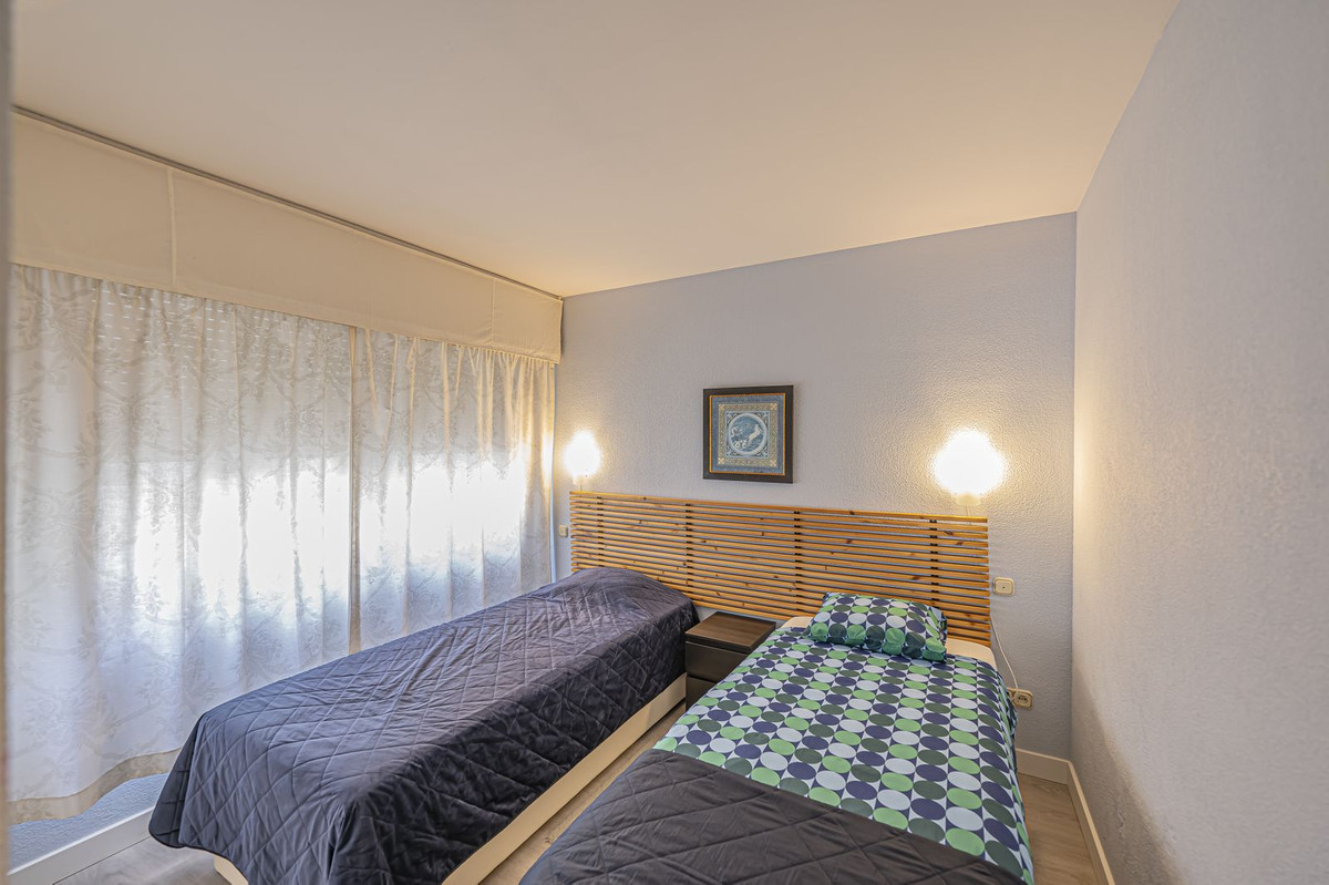 Se vende Apartamento Planta Media de 2 dormitorios en Costa Del Sol, Málaga, España