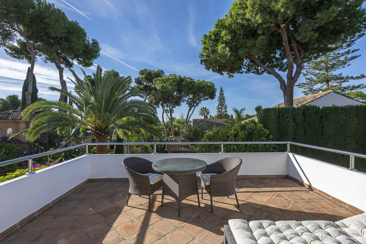 Se vende Villa - Chalet de 5 dormitorios en Costa Del Sol, Málaga, España