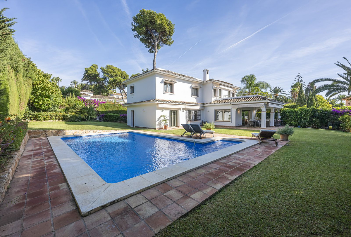 Se vende Villa - Chalet de 5 dormitorios en Costa Del Sol, Málaga, España