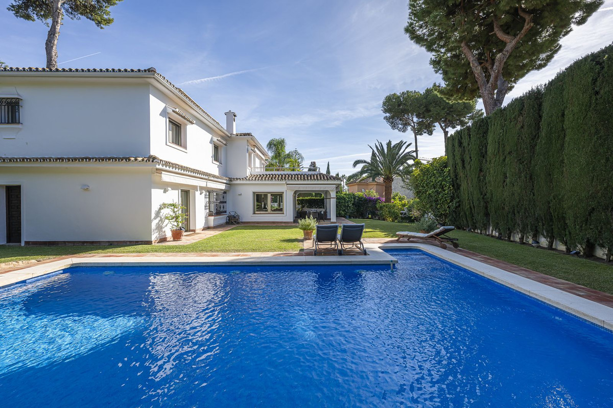Se vende Villa - Chalet de 5 dormitorios en Costa Del Sol, Málaga, España