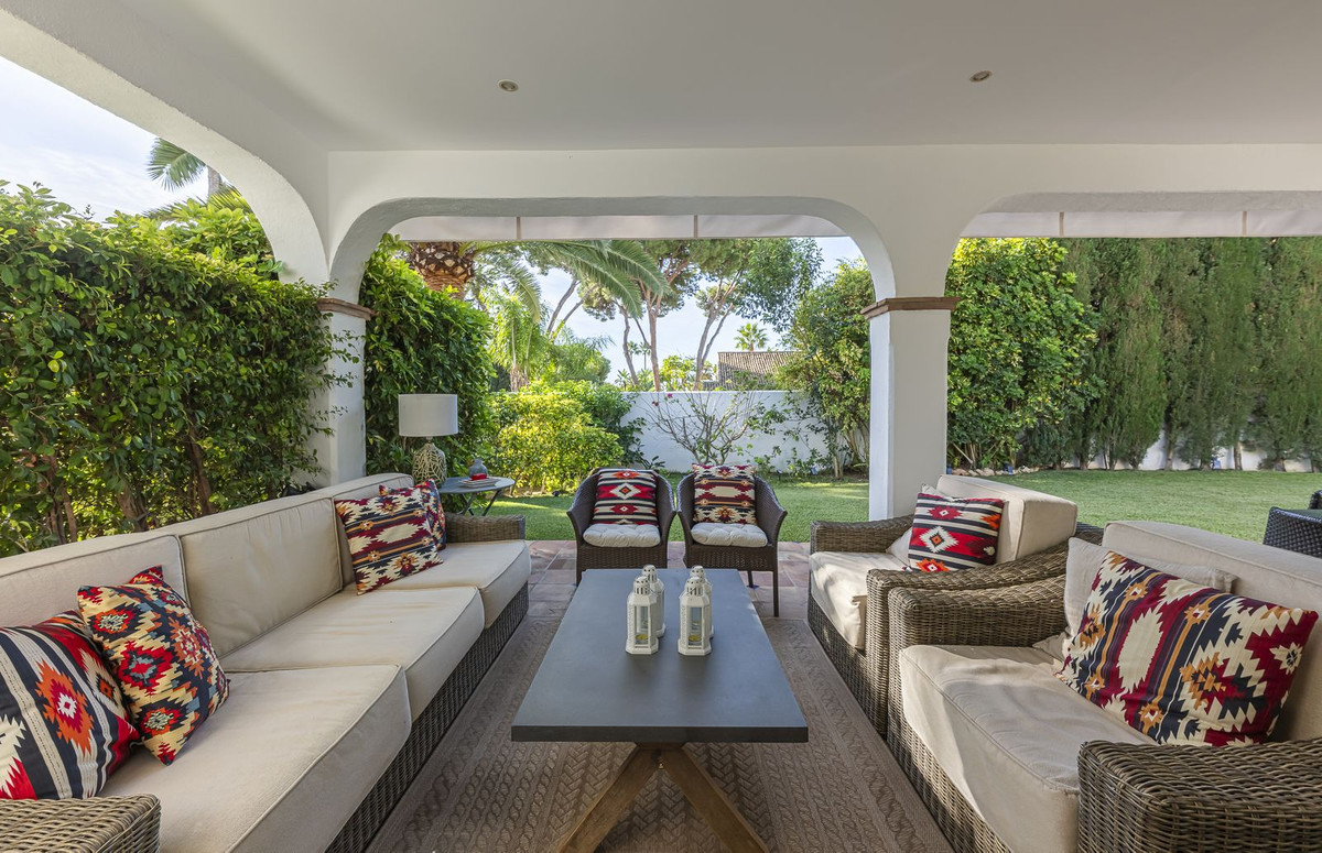 Se vende Villa - Chalet de 5 dormitorios en Costa Del Sol, Málaga, España