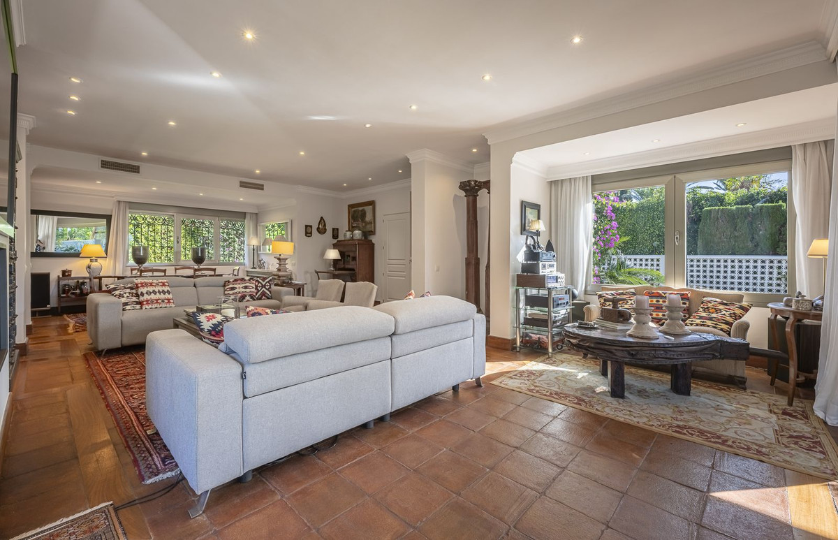 Se vende Villa - Chalet de 5 dormitorios en Costa Del Sol, Málaga, España