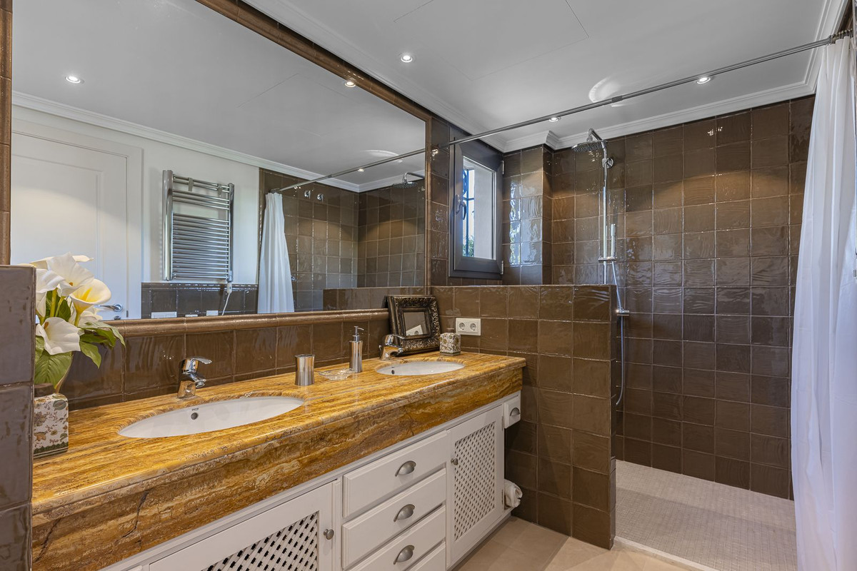 Se vende Villa - Chalet de 5 dormitorios en Costa Del Sol, Málaga, España