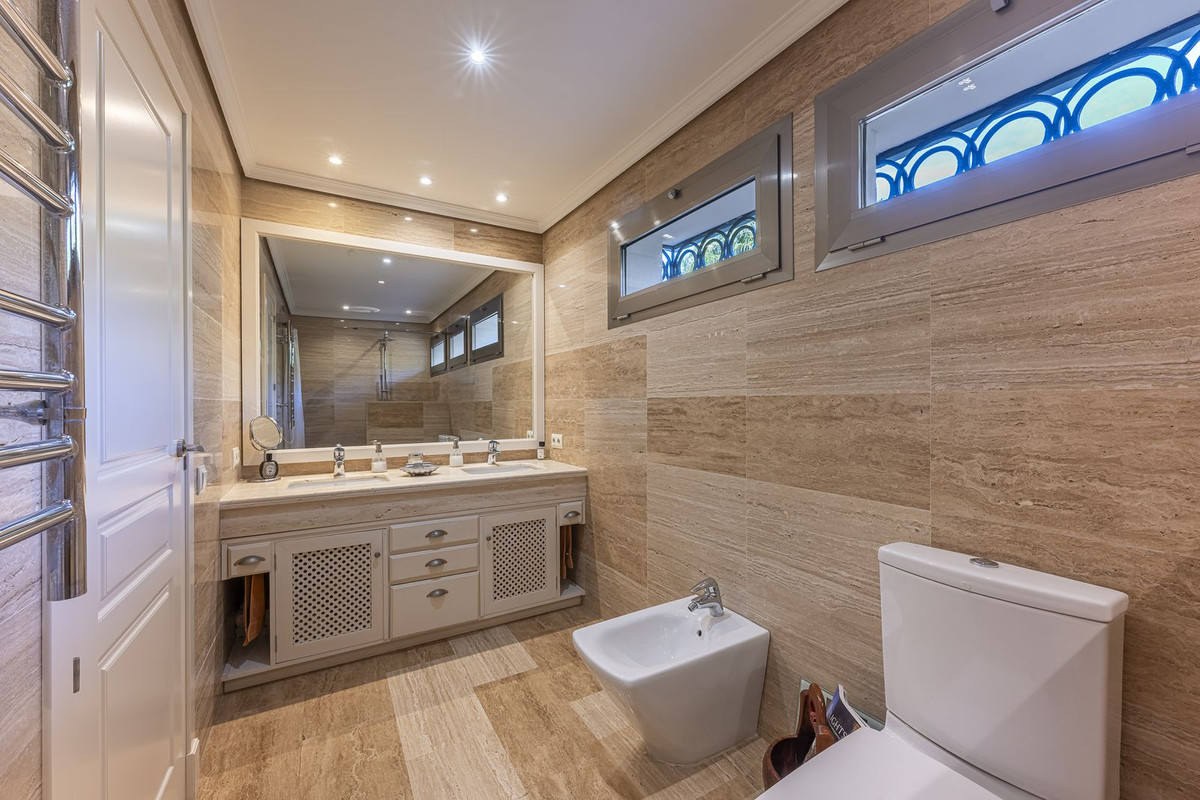 Se vende Villa - Chalet de 5 dormitorios en Costa Del Sol, Málaga, España