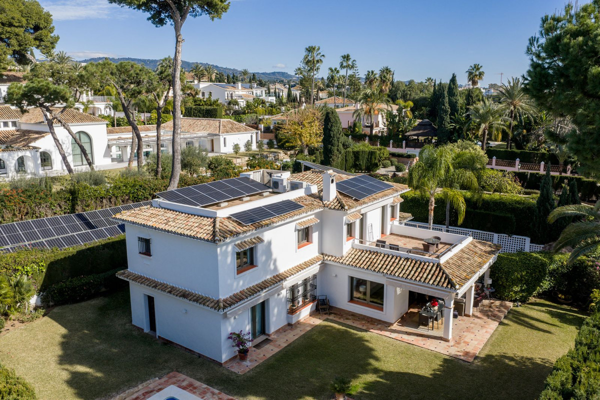 Se vende Villa - Chalet de 5 dormitorios en Costa Del Sol, Málaga, España