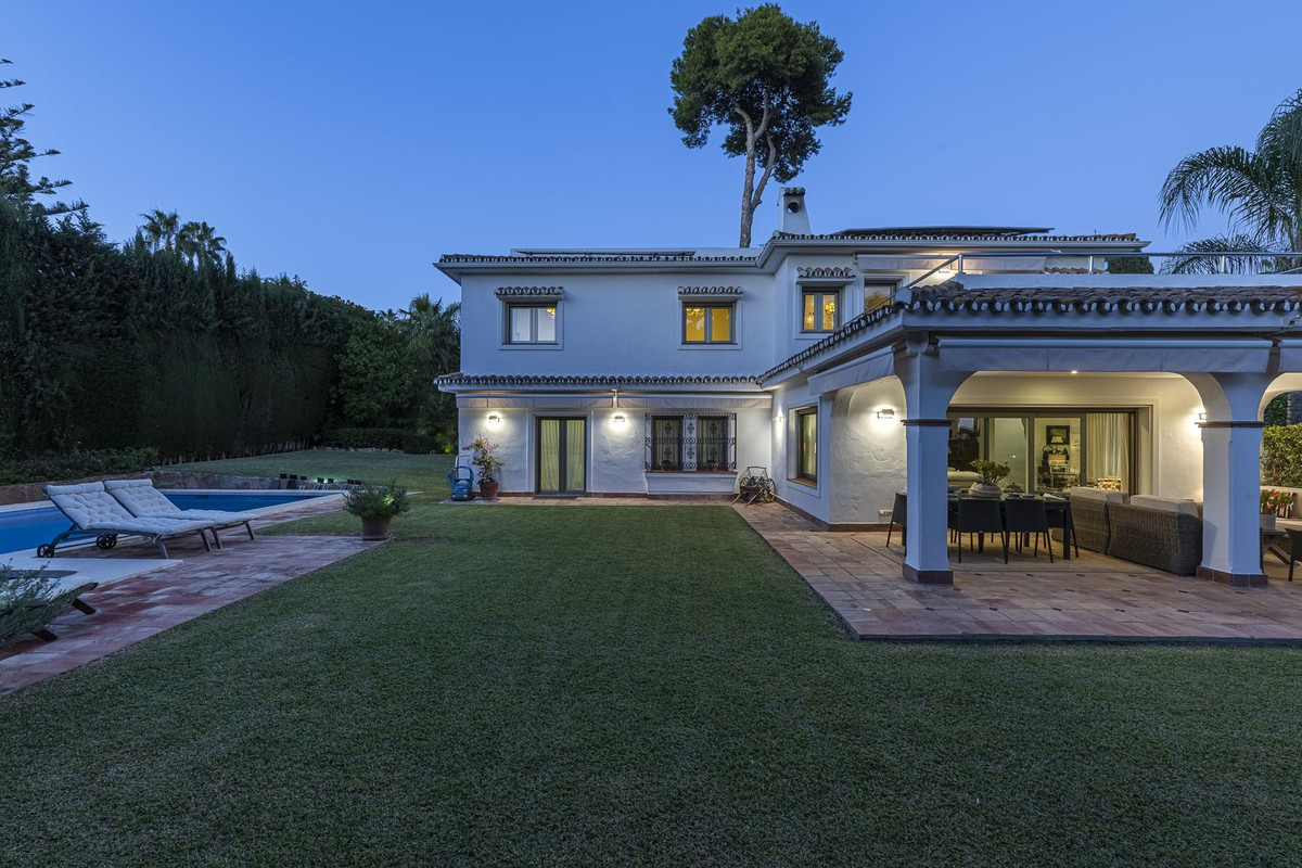 Se vende Villa - Chalet de 5 dormitorios en Costa Del Sol, Málaga, España