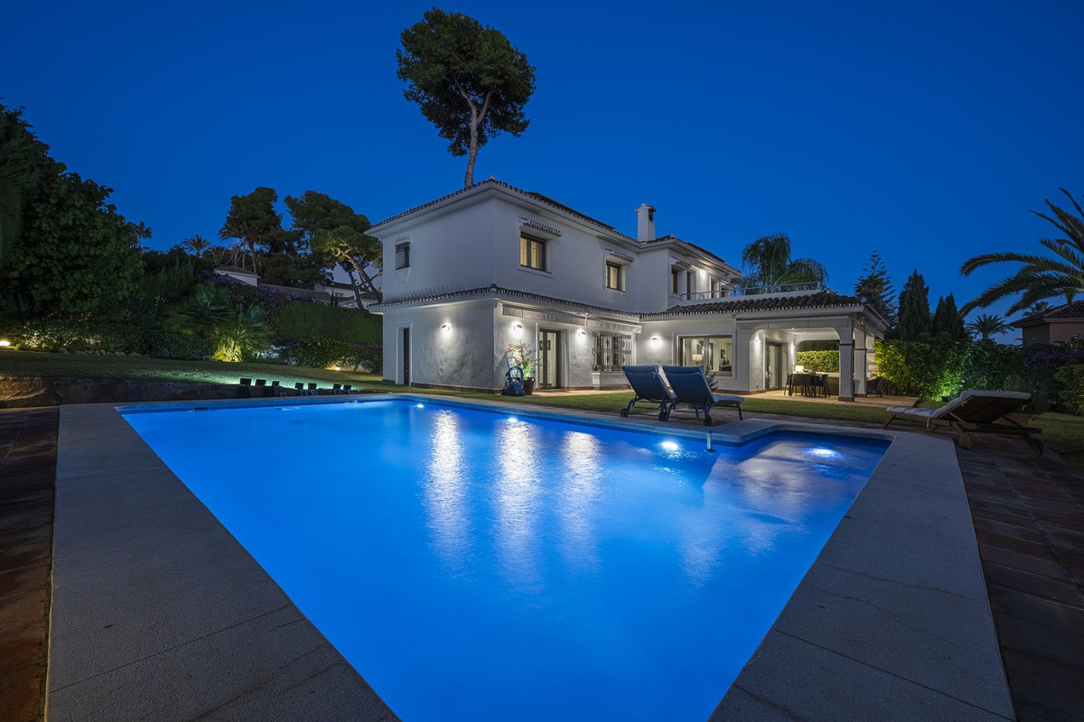 Se vende Villa - Chalet de 5 dormitorios en Costa Del Sol, Málaga, España