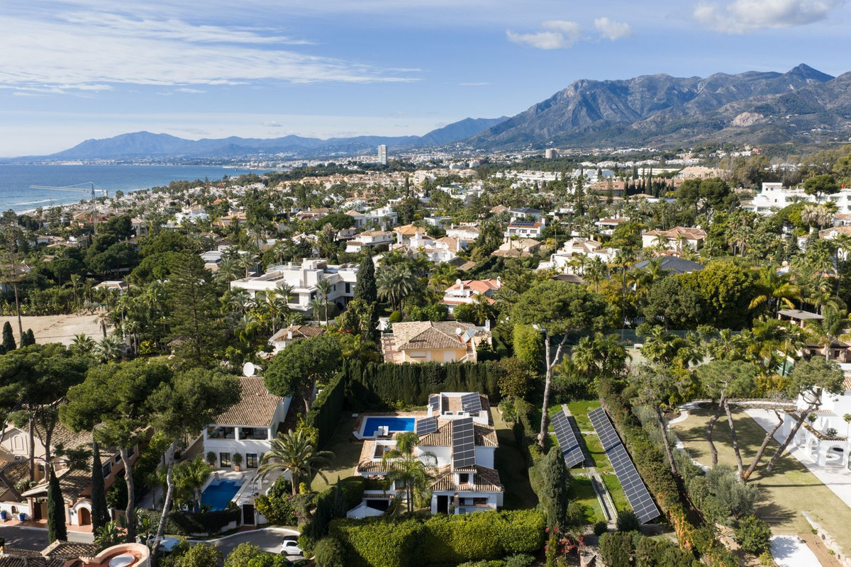 Se vende Villa - Chalet de 5 dormitorios en Costa Del Sol, Málaga, España