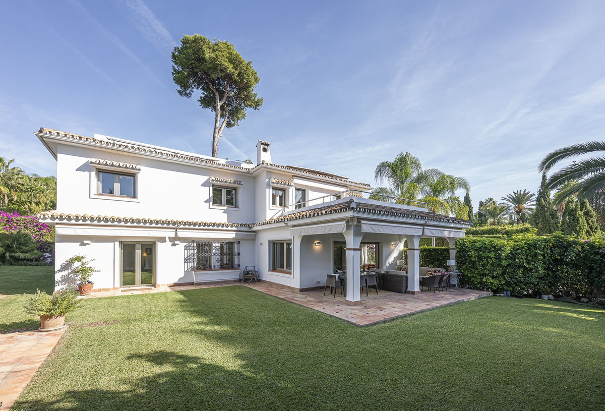 Se vende Villa - Chalet de 5 dormitorios en Costa Del Sol, Málaga, España
