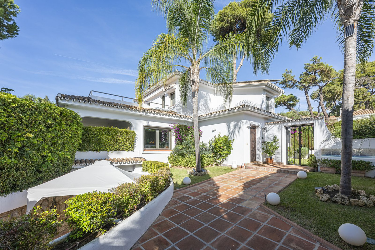 Se vende Villa - Chalet de 5 dormitorios en Costa Del Sol, Málaga, España