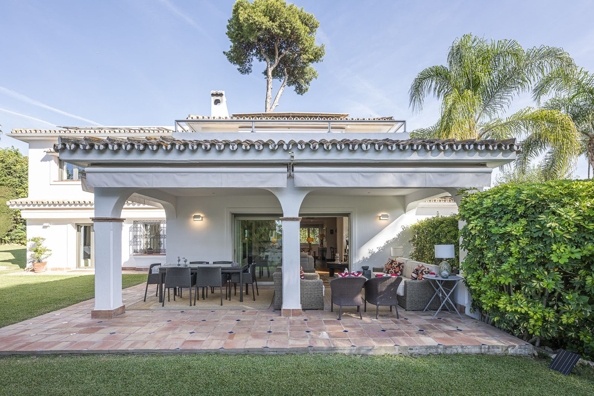 Se vende Villa - Chalet de 5 dormitorios en Costa Del Sol, Málaga, España
