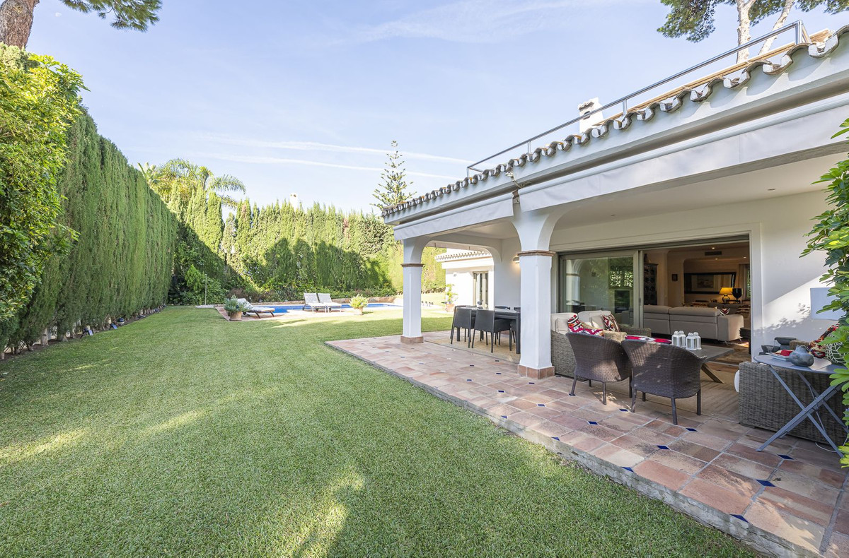 Se vende Villa - Chalet de 5 dormitorios en Costa Del Sol, Málaga, España