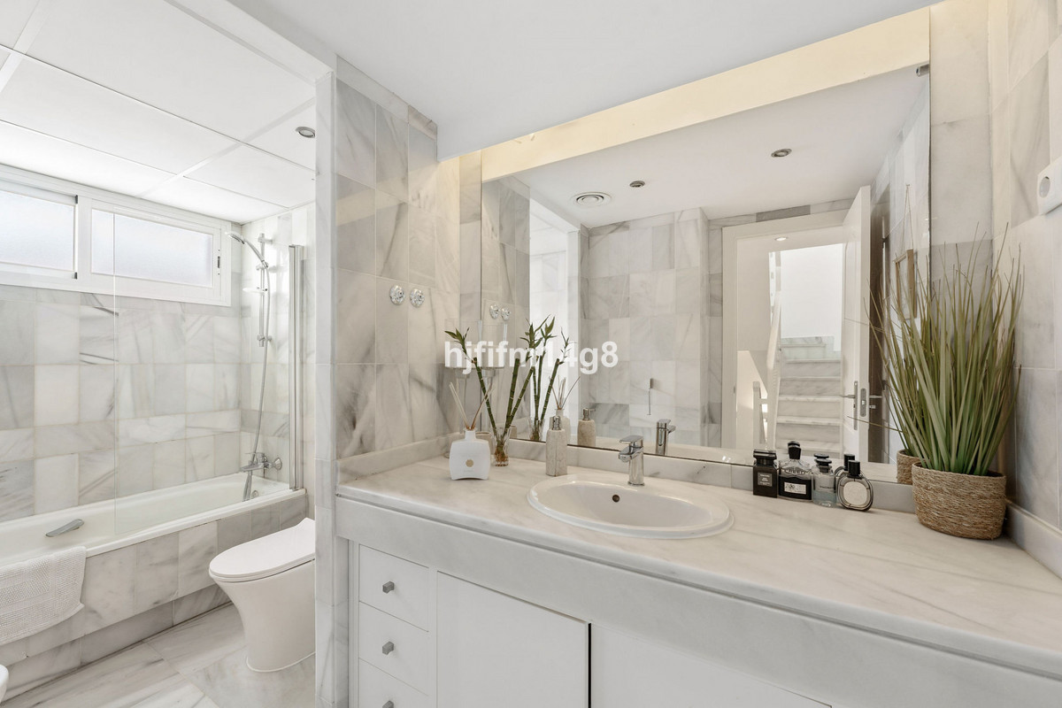 4 Bed Townhouse for sale in Nueva Andalucía Costa Del Sol, Málaga, Spain