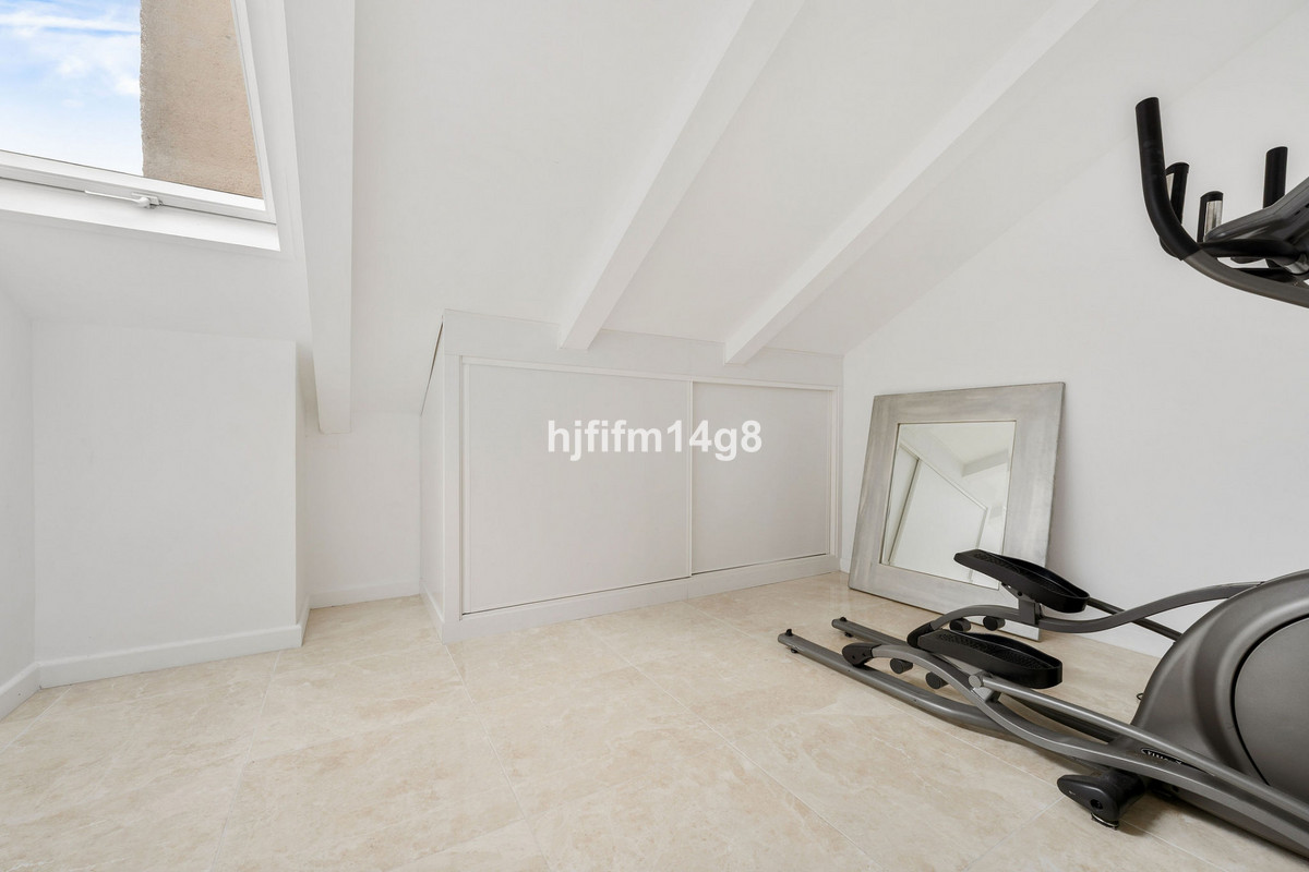 4 Bed Townhouse for sale in Nueva Andalucía Costa Del Sol, Málaga, Spain