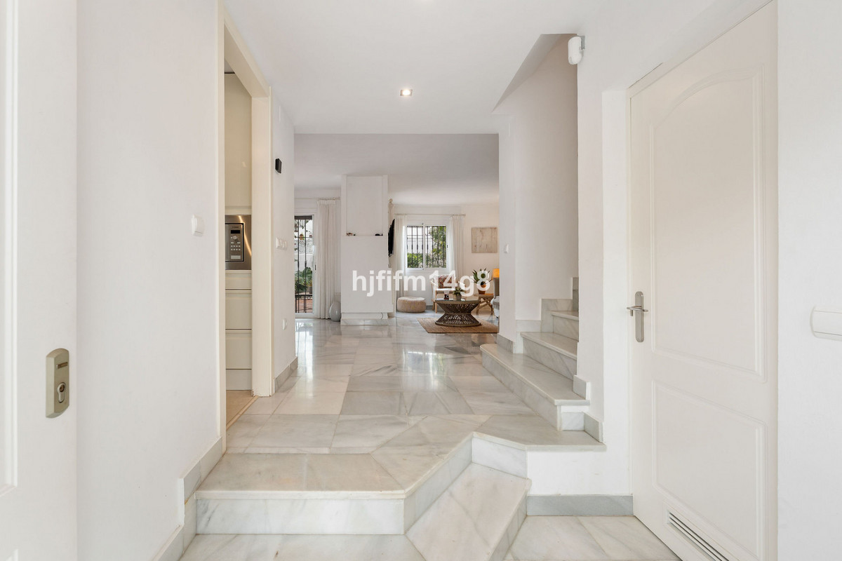 4 Bed Townhouse for sale in Nueva Andalucía Costa Del Sol, Málaga, Spain
