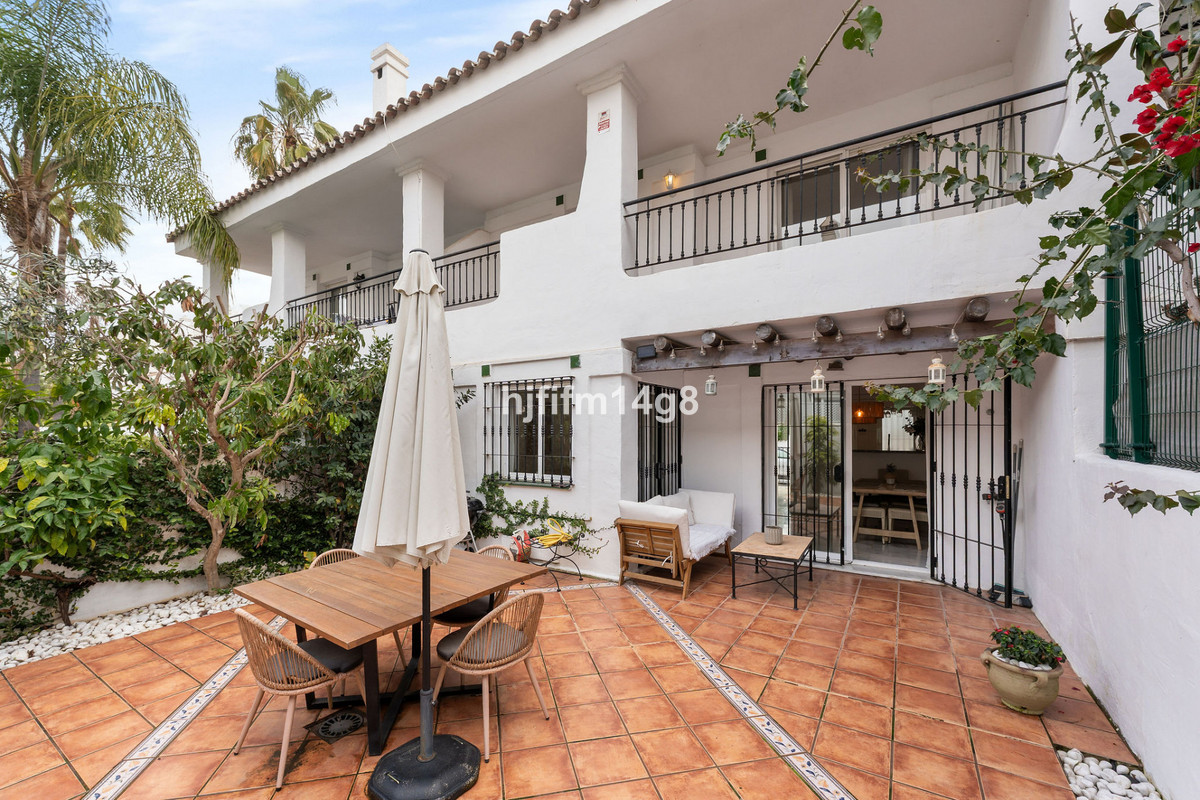 4 Bed Townhouse for sale in Nueva Andalucía Costa Del Sol, Málaga, Spain