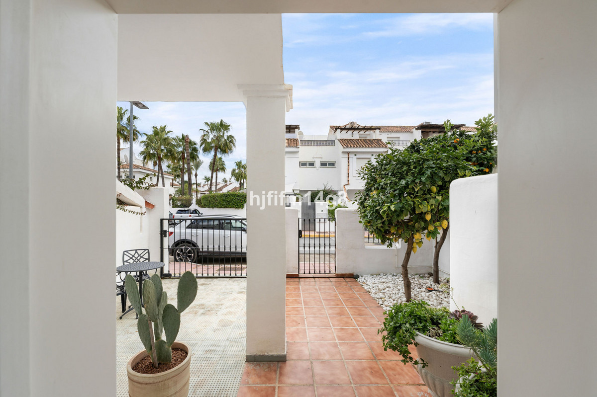 4 Bed Townhouse for sale in Nueva Andalucía Costa Del Sol, Málaga, Spain