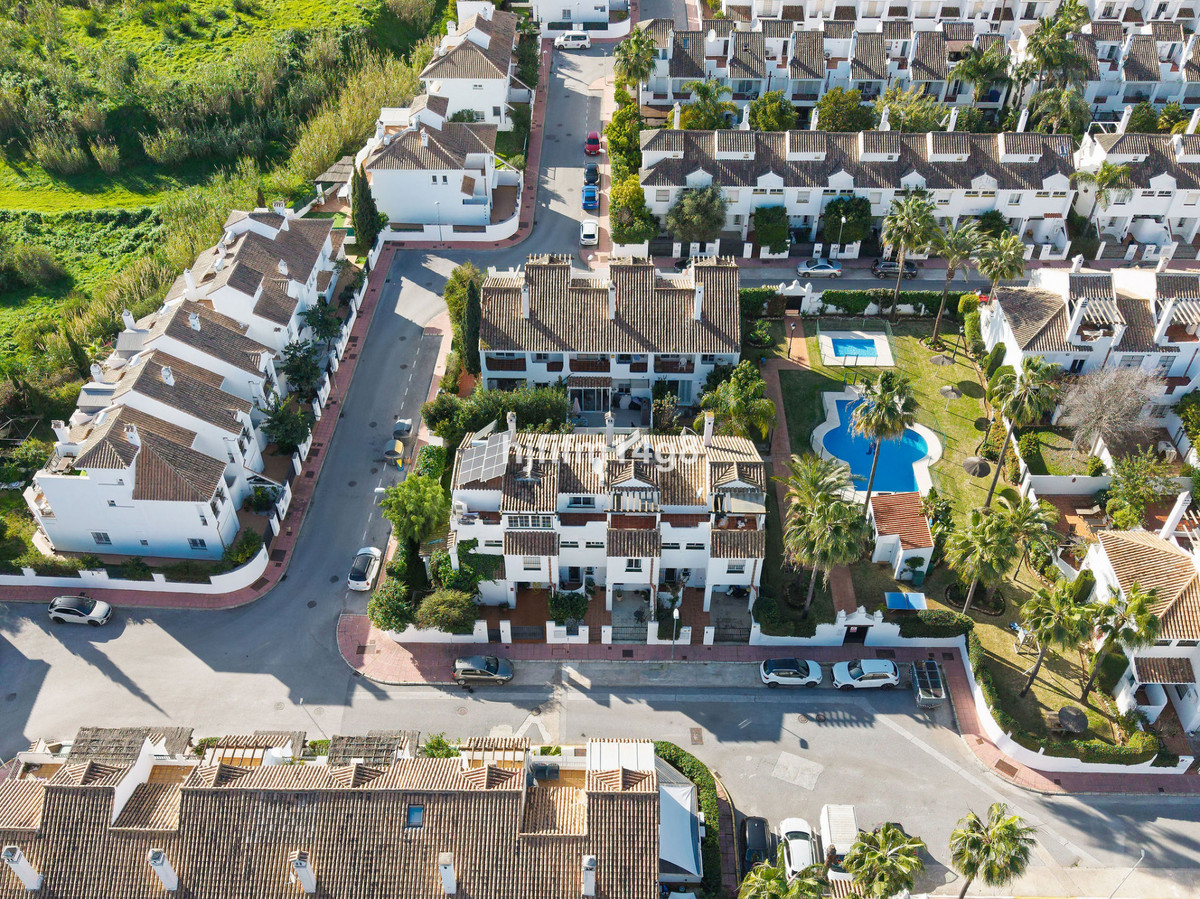 4 Bed Townhouse for sale in Nueva Andalucía Costa Del Sol, Málaga, Spain