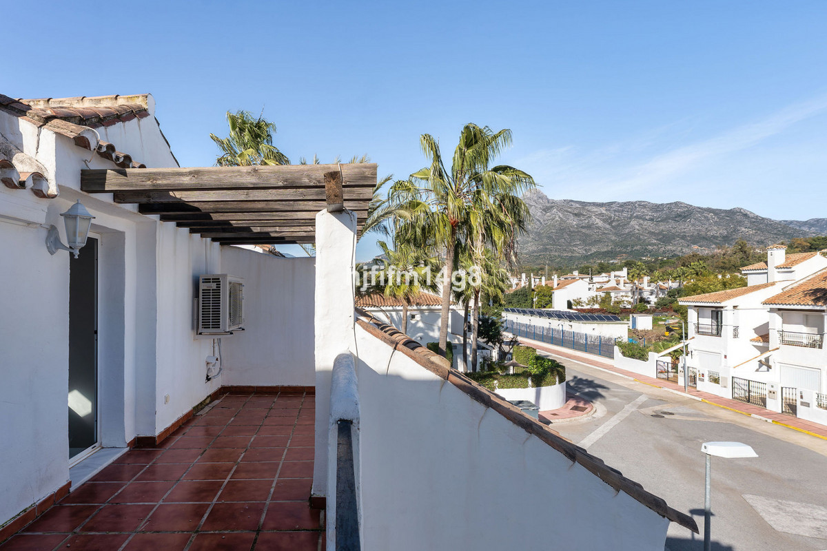 4 Bed Townhouse for sale in Nueva Andalucía Costa Del Sol, Málaga, Spain