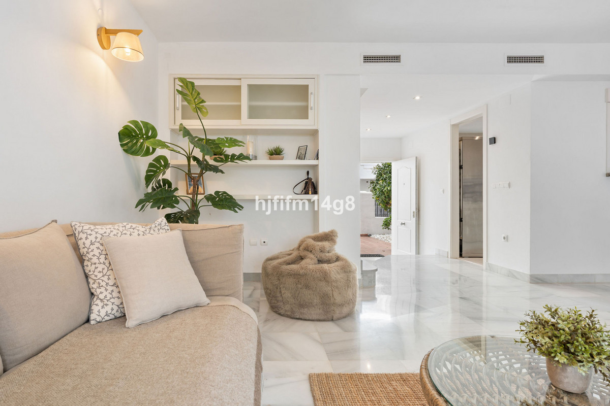 4 Bed Townhouse for sale in Nueva Andalucía Costa Del Sol, Málaga, Spain