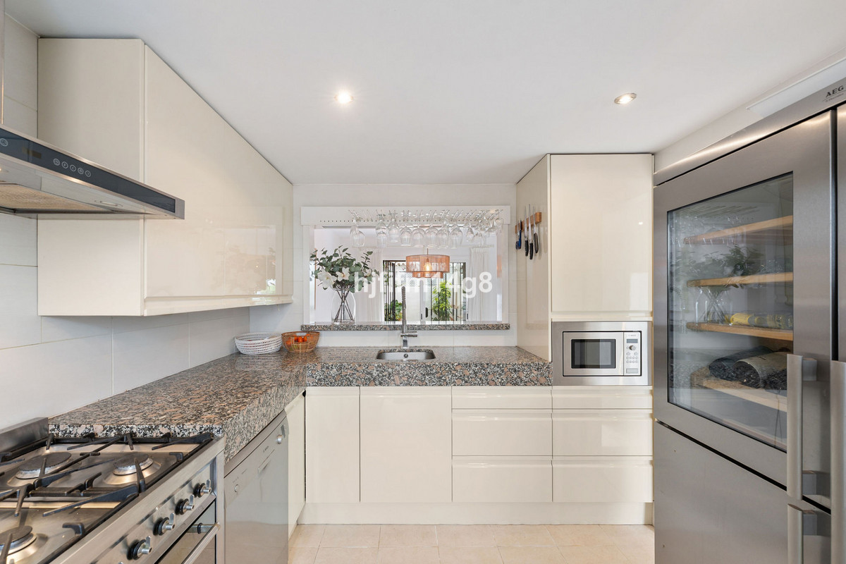 4 Bed Townhouse for sale in Nueva Andalucía Costa Del Sol, Málaga, Spain