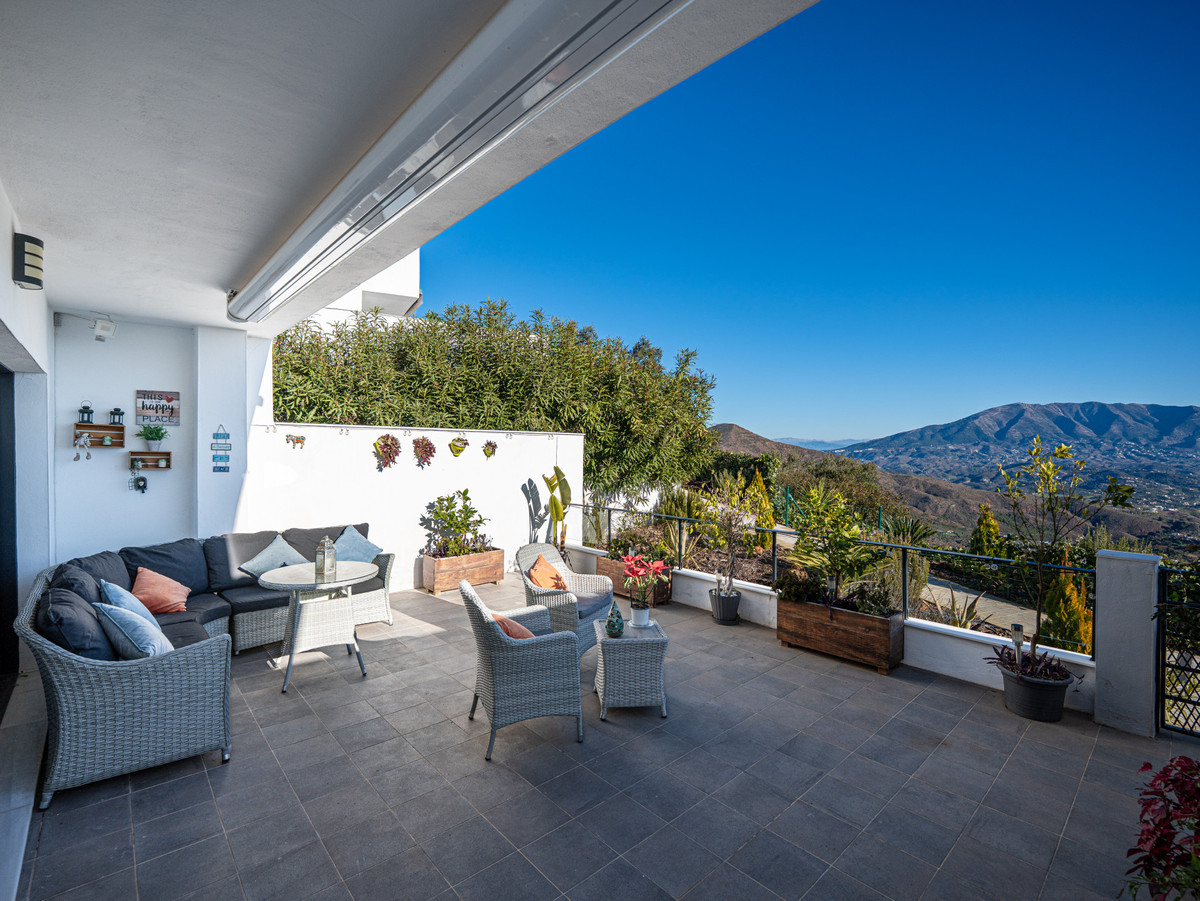 3 Bed Townhouse for sale in Marbella Costa Del Sol, Málaga, Spain
