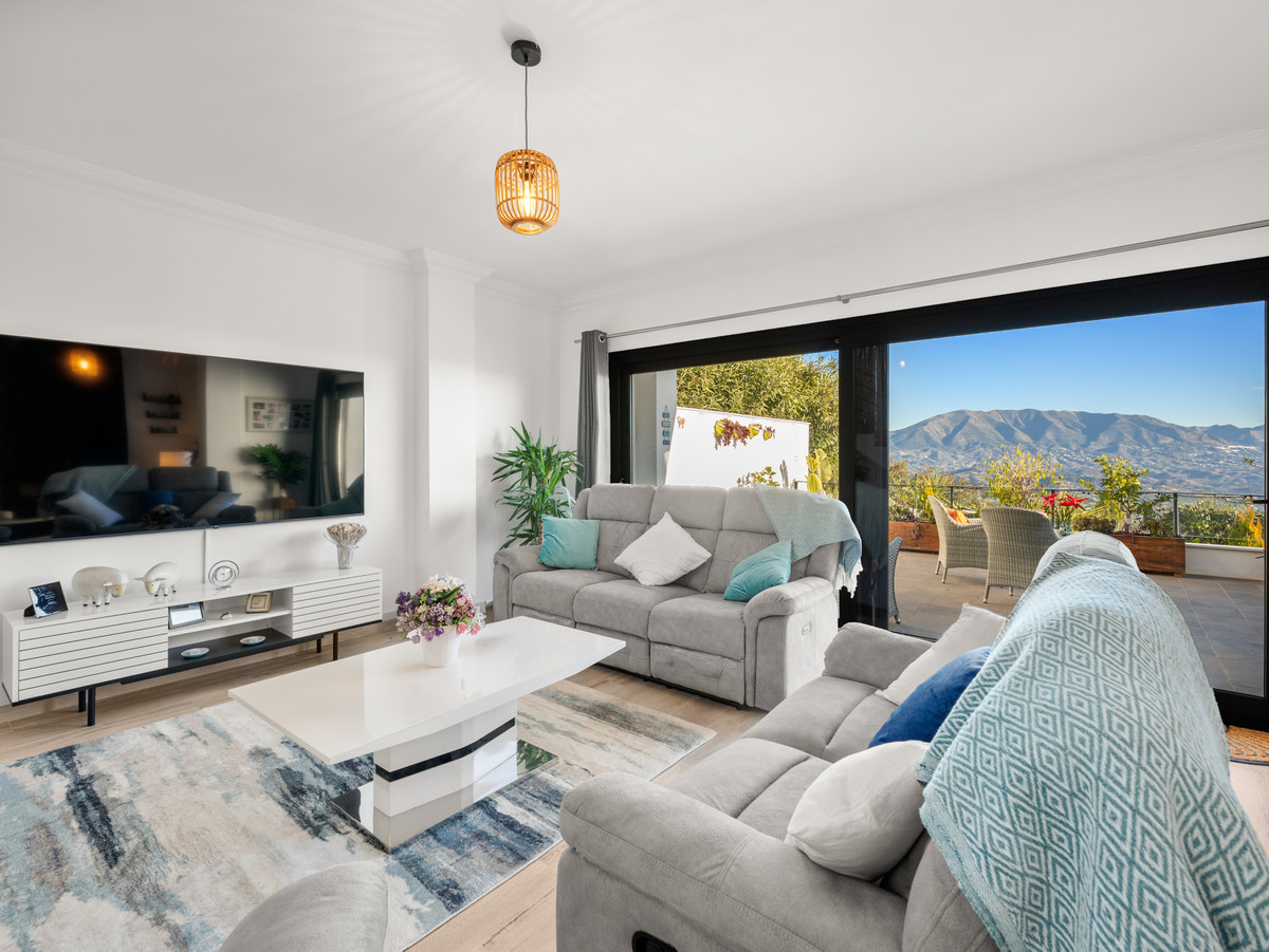 3 Bed Townhouse for sale in Marbella Costa Del Sol, Málaga, Spain