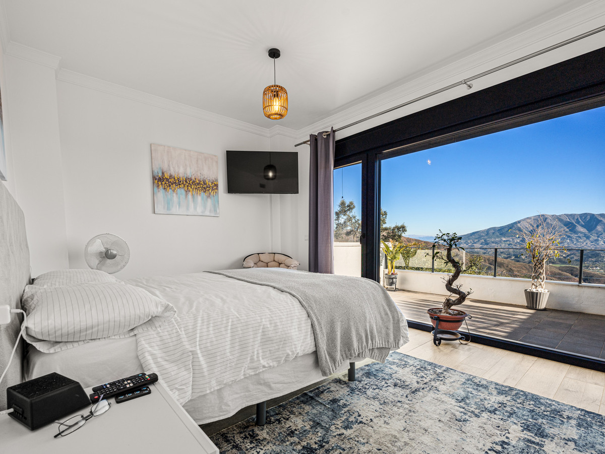 3 Bed Townhouse for sale in Marbella Costa Del Sol, Málaga, Spain