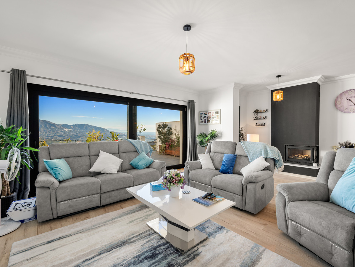 3 Bed Townhouse for sale in Marbella Costa Del Sol, Málaga, Spain