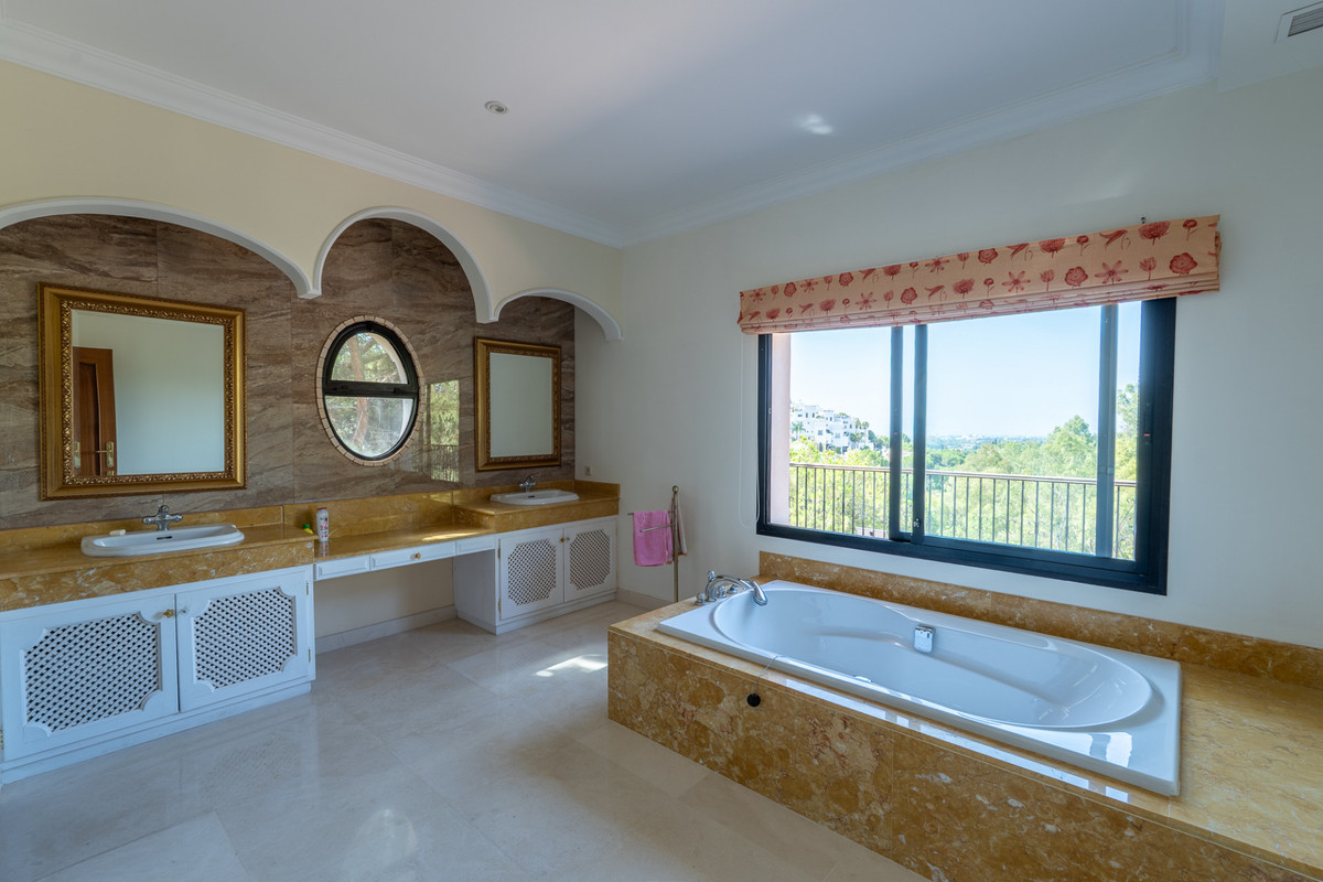 Se vende Villa - Chalet de 8 dormitorios en Costa Del Sol, Málaga, España