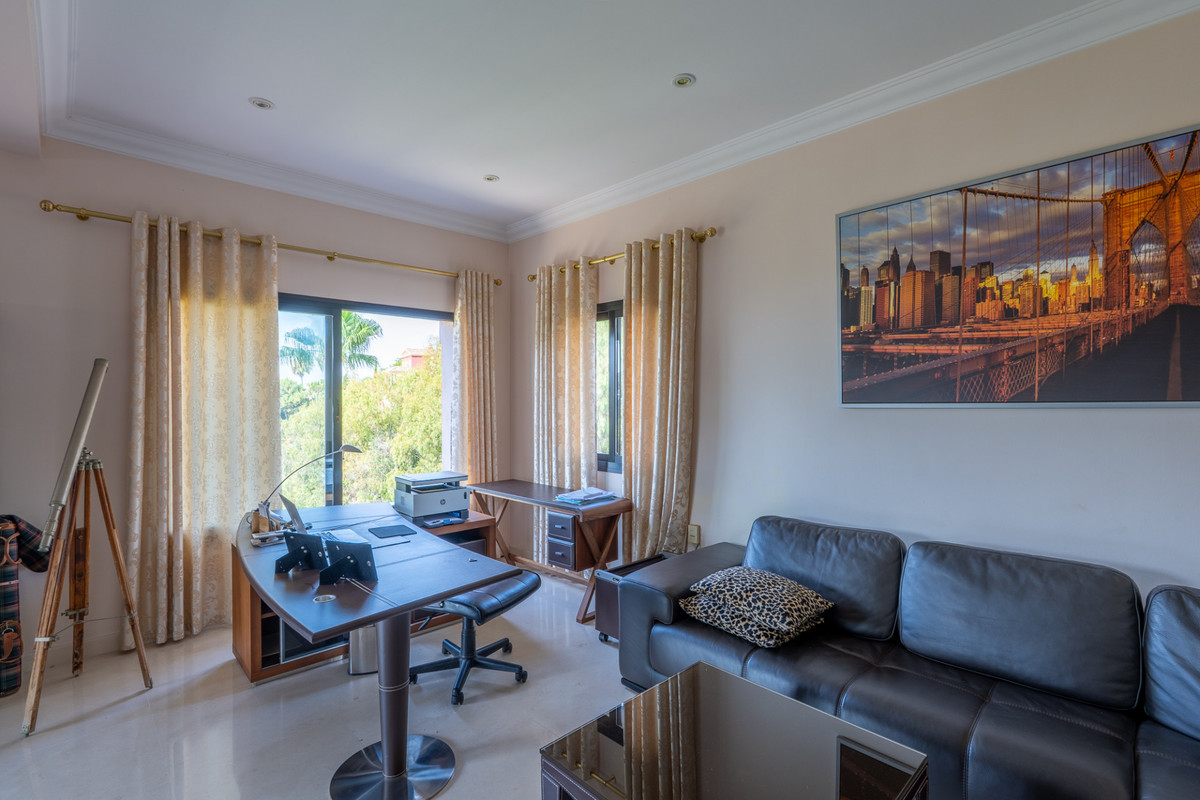 Se vende Villa - Chalet de 8 dormitorios en Costa Del Sol, Málaga, España
