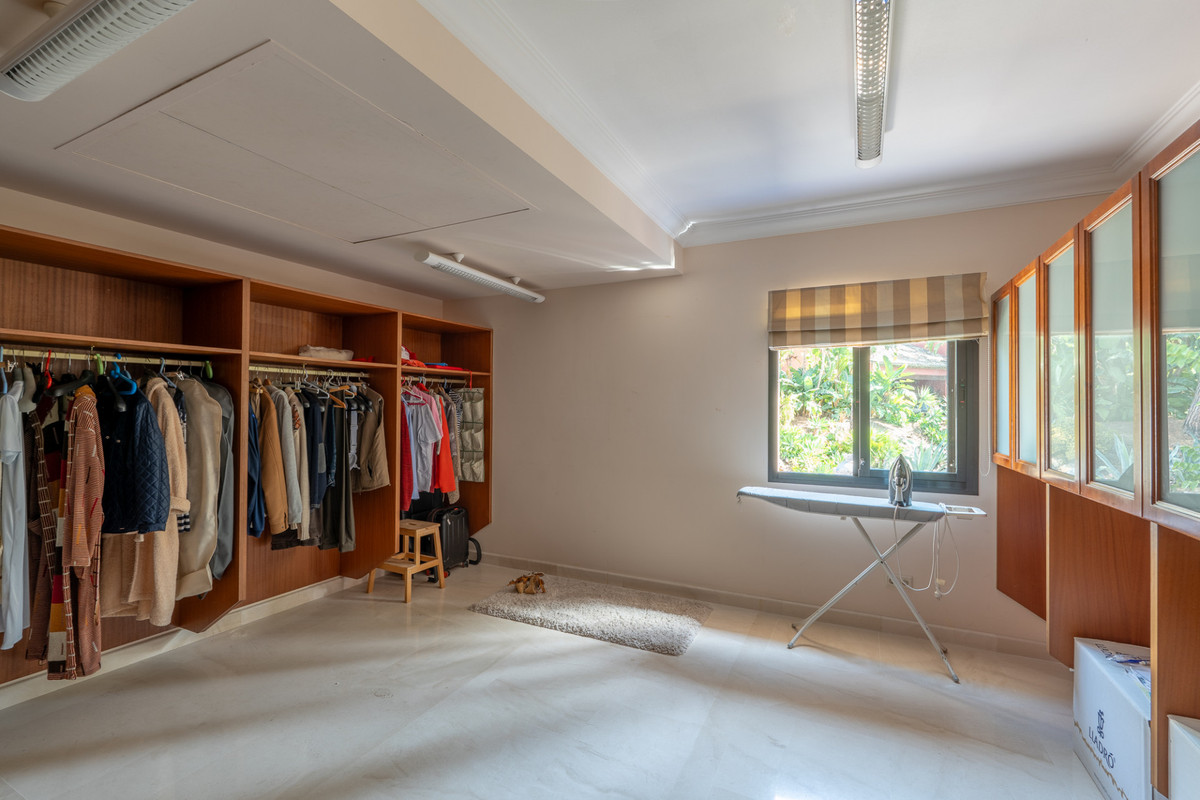 Se vende Villa - Chalet de 8 dormitorios en Costa Del Sol, Málaga, España