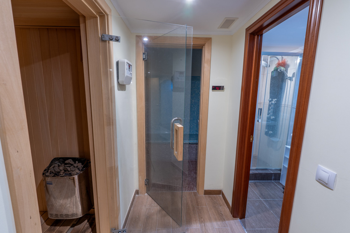 Se vende Villa - Chalet de 8 dormitorios en Costa Del Sol, Málaga, España
