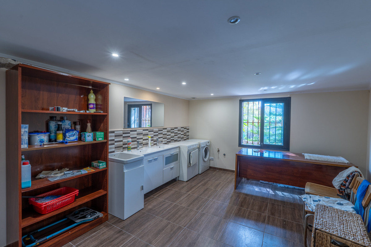 Se vende Villa - Chalet de 8 dormitorios en Costa Del Sol, Málaga, España