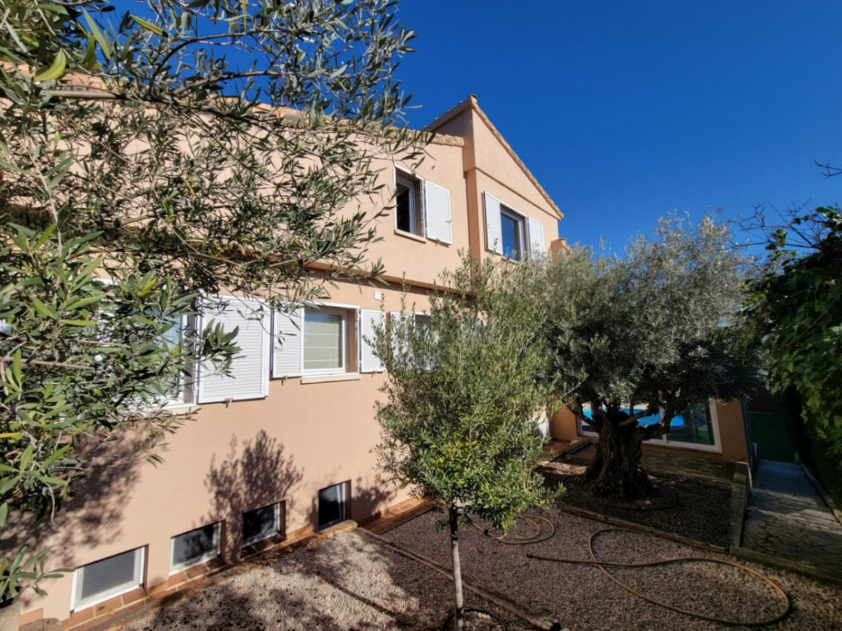5 Bed Townhouse for sale in Calpe Costa Blanca, Alicante, Spain