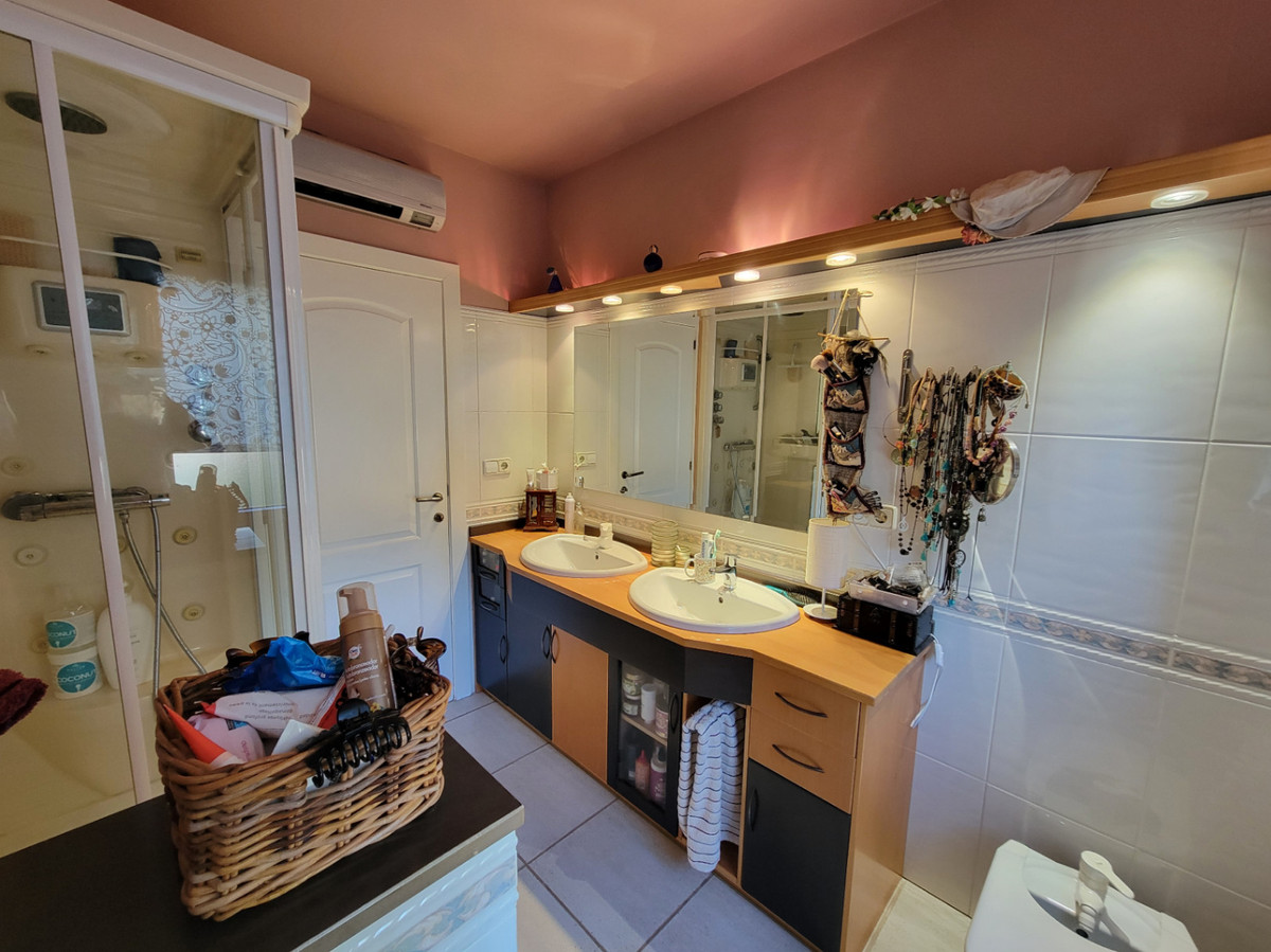 5 Bed Townhouse for sale in Calpe Costa Blanca, Alicante, Spain