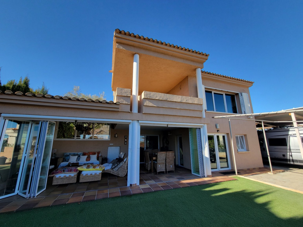5 Bed Townhouse for sale in Calpe Costa Blanca, Alicante, Spain