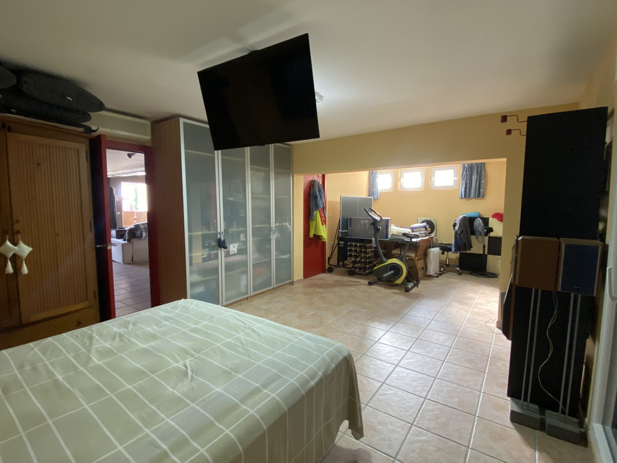 5 Bed Townhouse for sale in Calpe Costa Blanca, Alicante, Spain