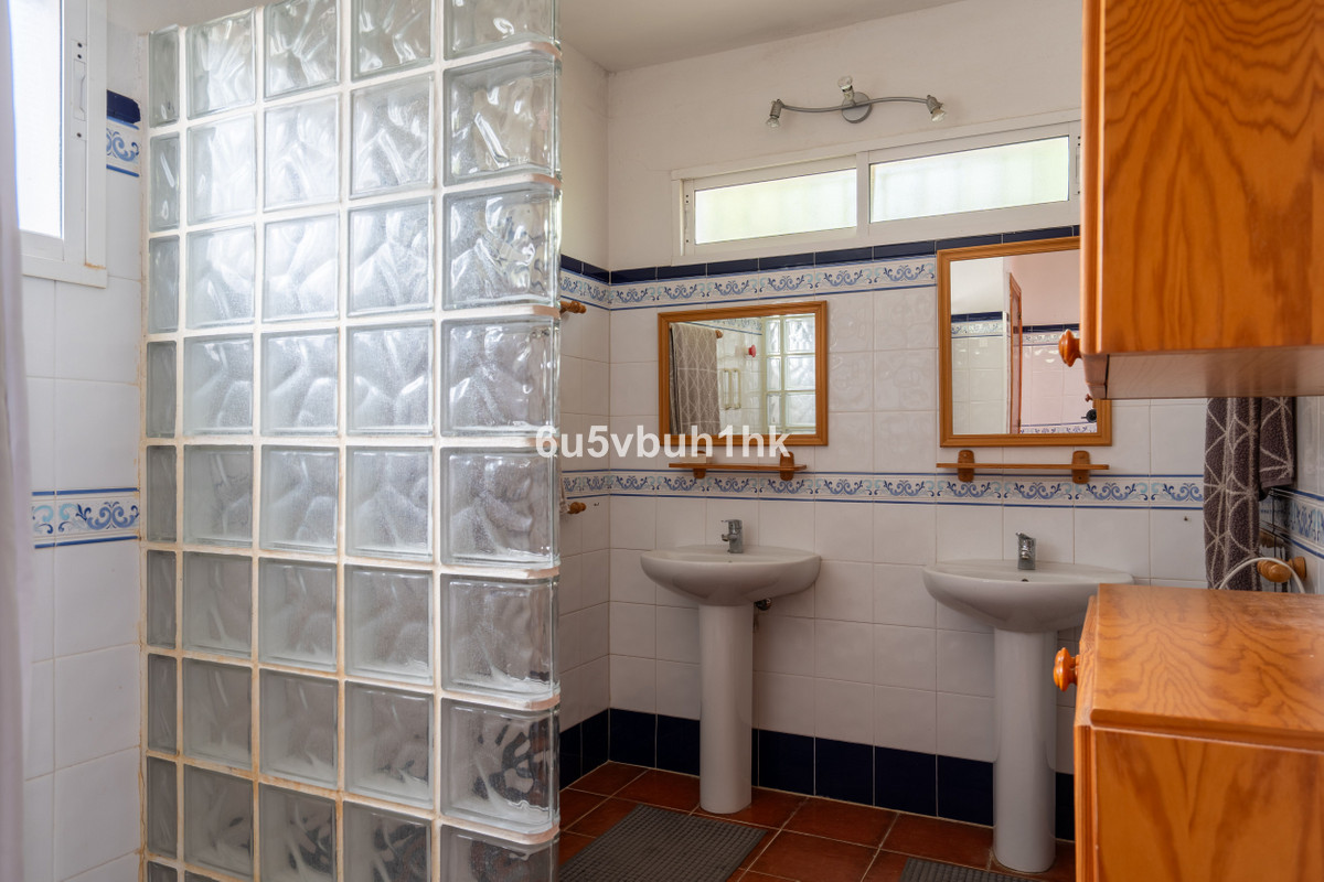 Se vende Finca - Cortijo de 3 dormitorios en Costa Del Sol, Málaga, España